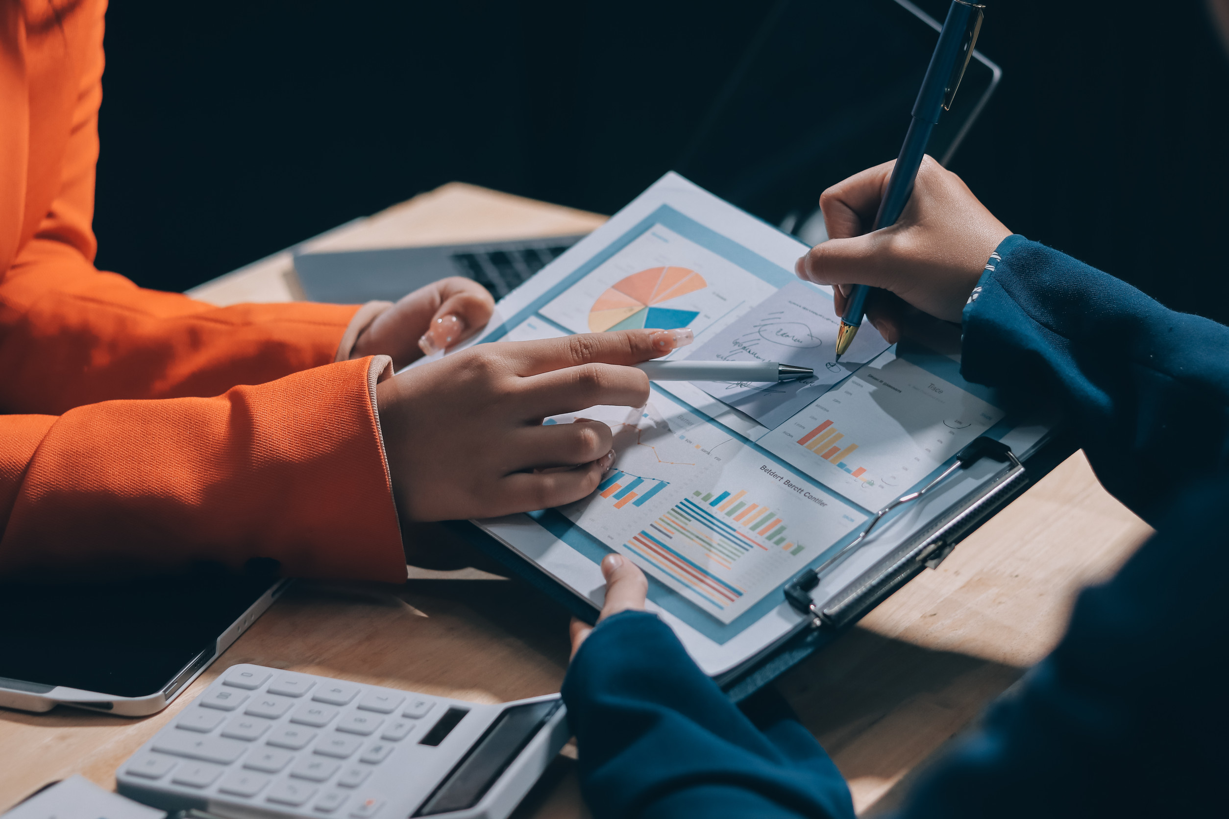 Businesswoman or accountant working Financial investment on calc
